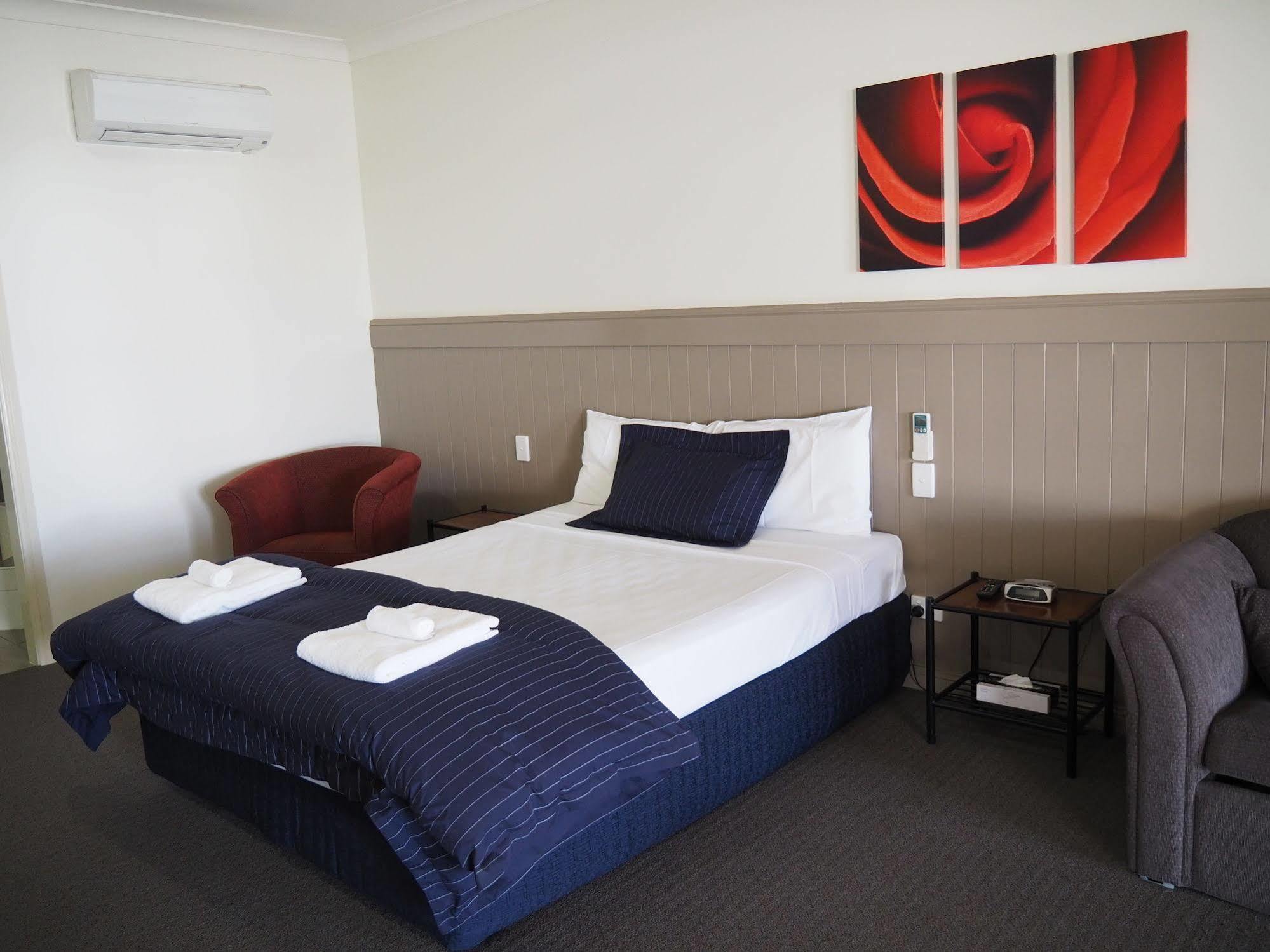 Pittsworth Motor Inn Ngoại thất bức ảnh